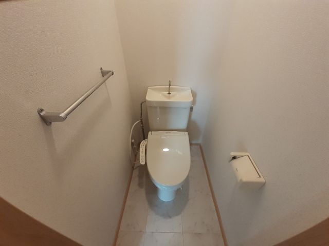 【石岡市旭台のマンションのトイレ】