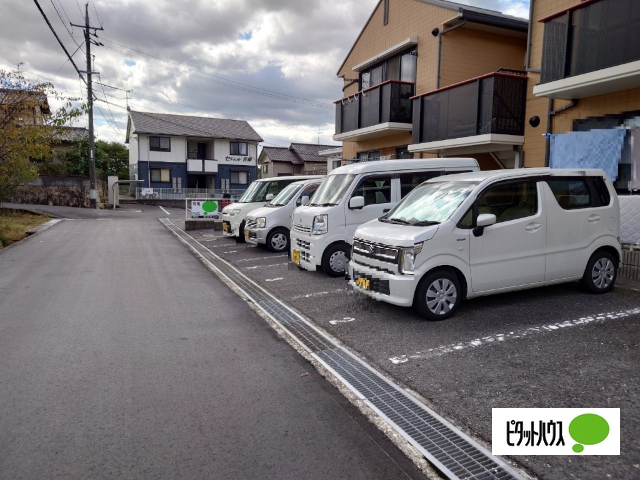 【アクティの駐車場】