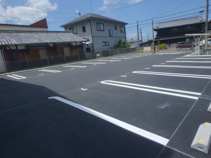 【草津市青地町のアパートの駐車場】