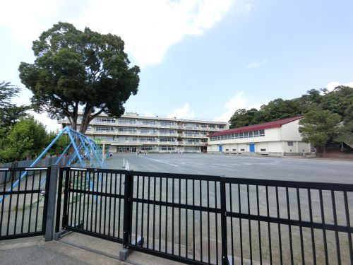 【印西市木下東のアパートの小学校】