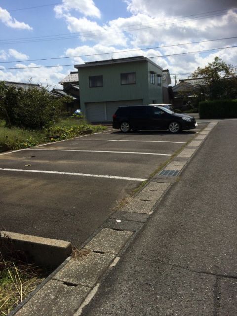 【越前市芝原のアパートの駐車場】