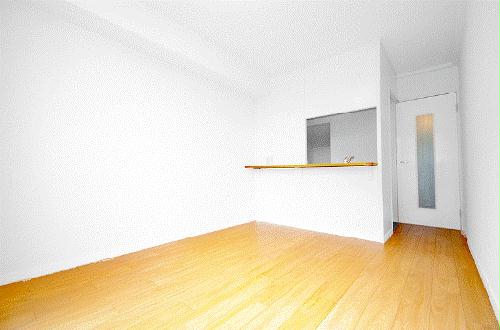 居室・リビング　備品や設備仕様は号室等により異なります現地をご確認下さい。