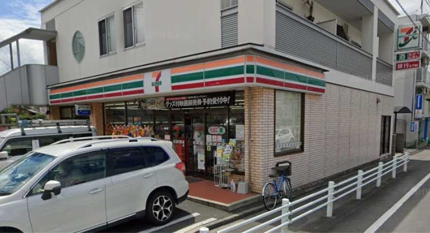 コンビニ　セブンイレブン（コンビニ）まで517m