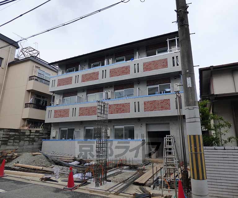 京都市北区紫竹西栗栖町のマンションの建物外観