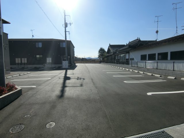 【米子市尾高のアパートの駐車場】