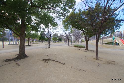 【アーデン西天満の公園】