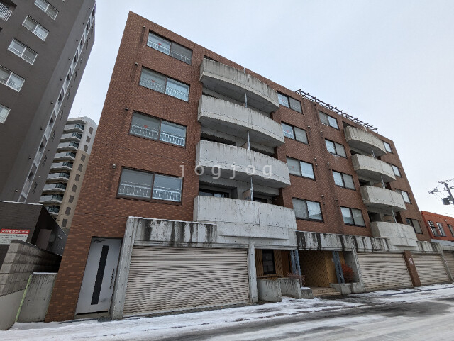 札幌市西区発寒七条のマンションの建物外観