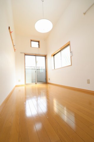 居室・リビング　※写真は105号室使用