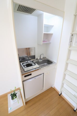 キッチン　※写真は105号室使用