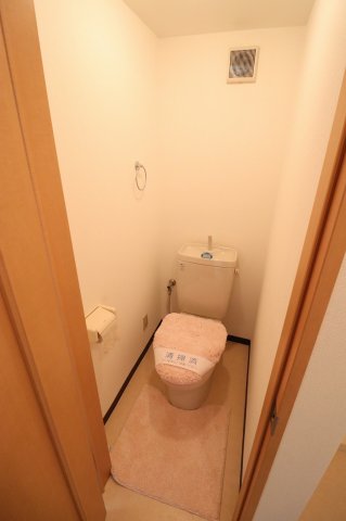 トイレ　※写真は105号室使用