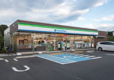 コンビニ　ファミリーマート国分寺弁天道り店（コンビニ）まで80m