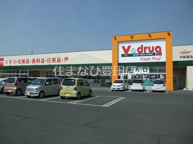 ドラックストア　V・drug東郷西店（ドラッグストア）まで490m