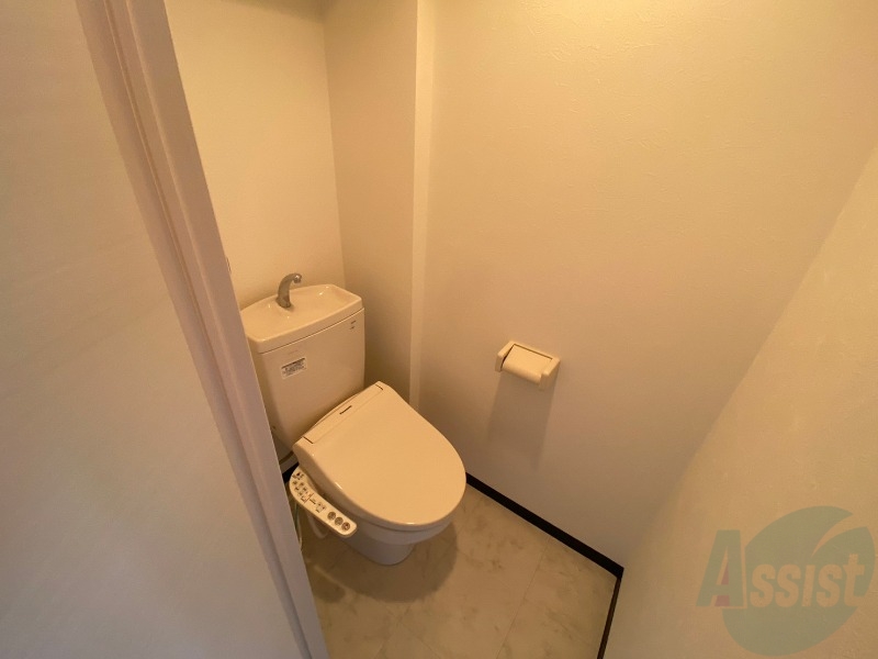 トイレ　こちらはトイレです。清潔感があり、安心して使用できます。