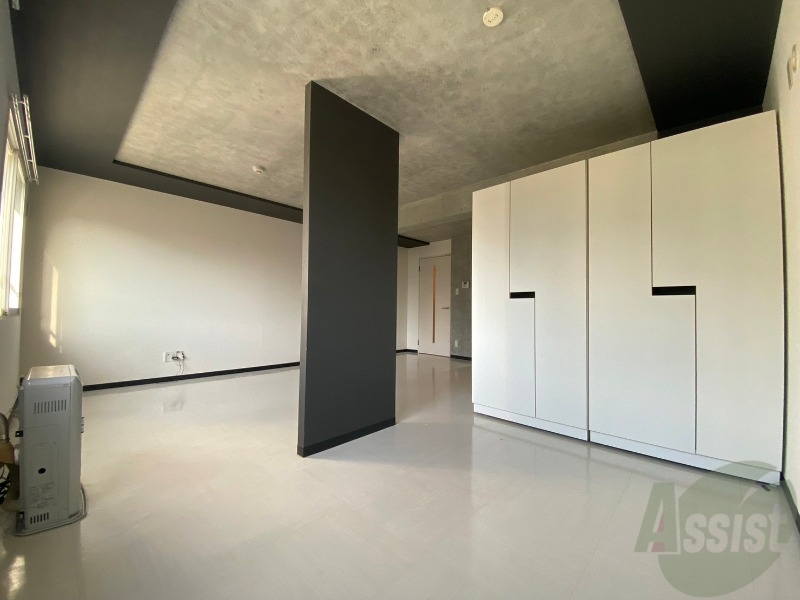 その他部屋・スペース　洋室を撮影しました。日射しがあり明るい印象。