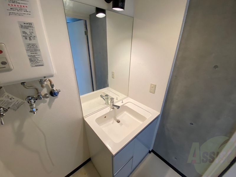 洗面設備　洗面台。身支度にはかかせないですよね～。