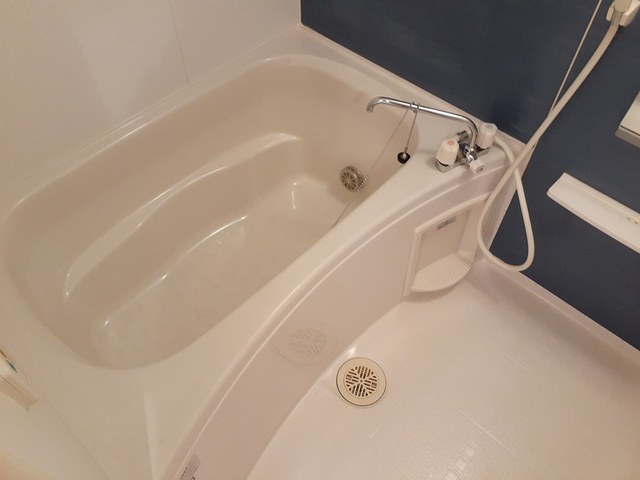 バス・シャワールーム　追い焚き付き。浴室乾燥付きになります。