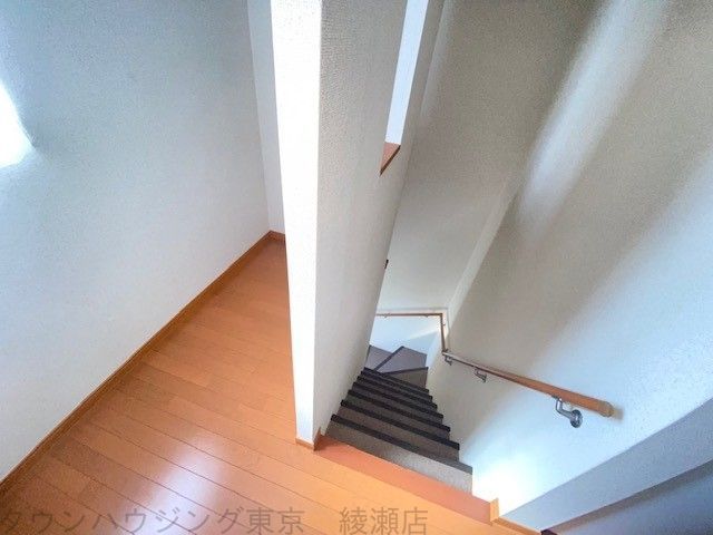 玄関　現況を優先　2Ｆ階段　収納