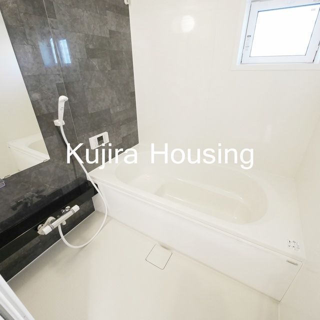 バス・シャワールーム　★窓のある、追焚、浴室乾燥機付きお風呂★