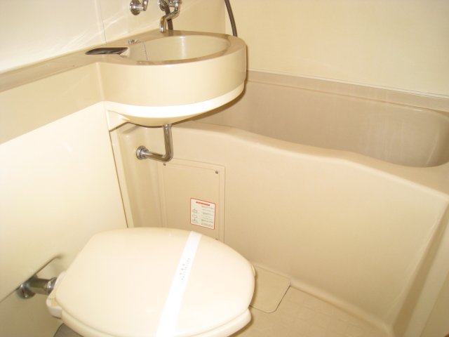 バス・シャワールーム　同物件、別号室のものです。