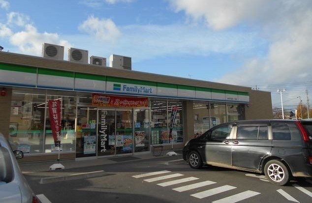 コンビニ　ファミリーマート　岐阜則武西一丁目店（コンビニ）まで300m
