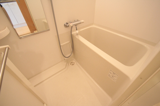 バス・シャワールーム　※別室の参考写真です