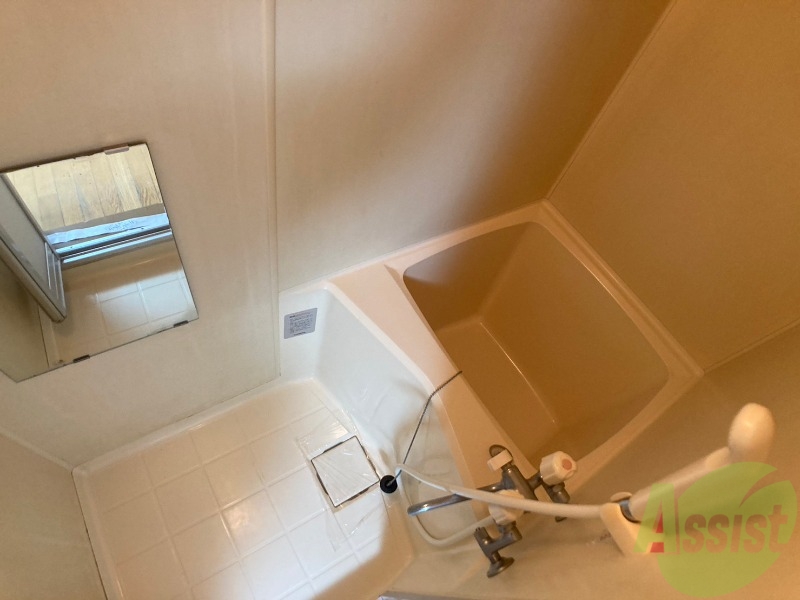 バス・シャワールーム　ユニットバスです。疲れを癒すのに欠かせませんね！