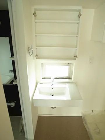 洗面設備　通常：扉あり