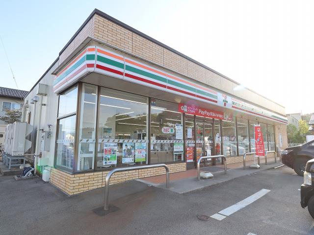 コンビニ　セブンイレブン（コンビニ）まで958m