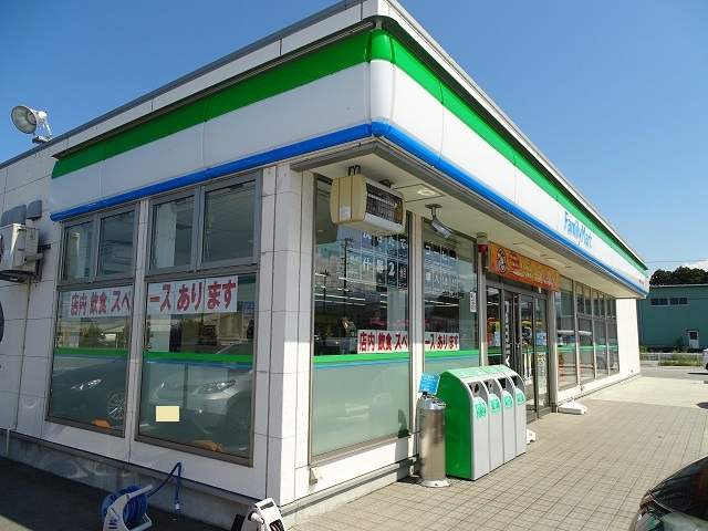 コンビニ　ファミリーマート（コンビニ）まで1137m