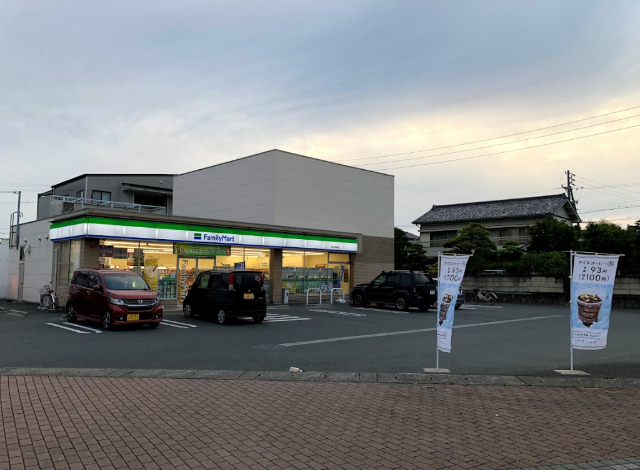 コンビニ　ファミリーマート浜松天神町店（コンビニ）まで559m