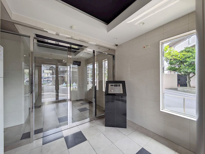 エントランス　ゆとりのあるエントランスです