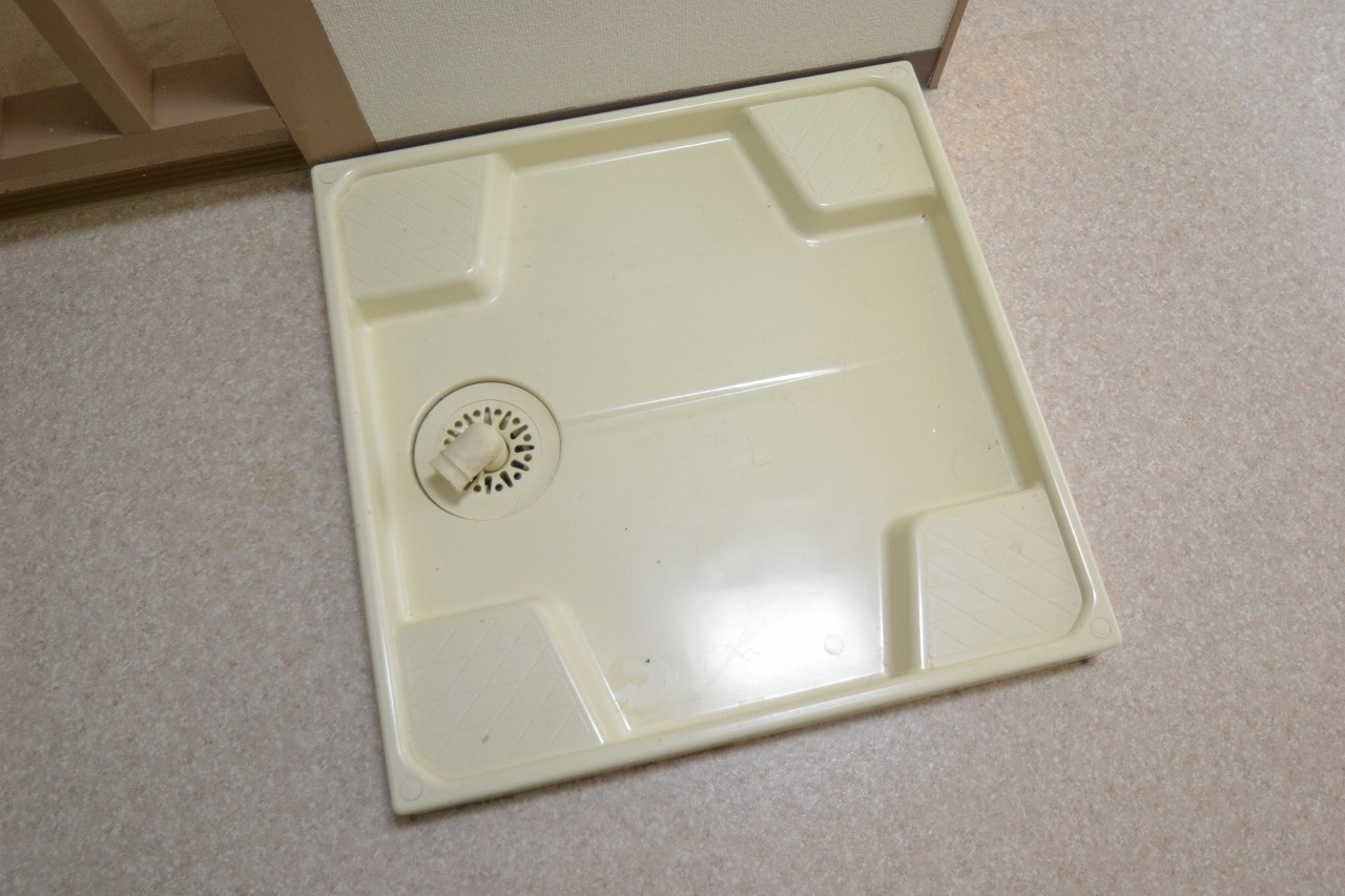 洗面設備　室内洗濯機置きです☆