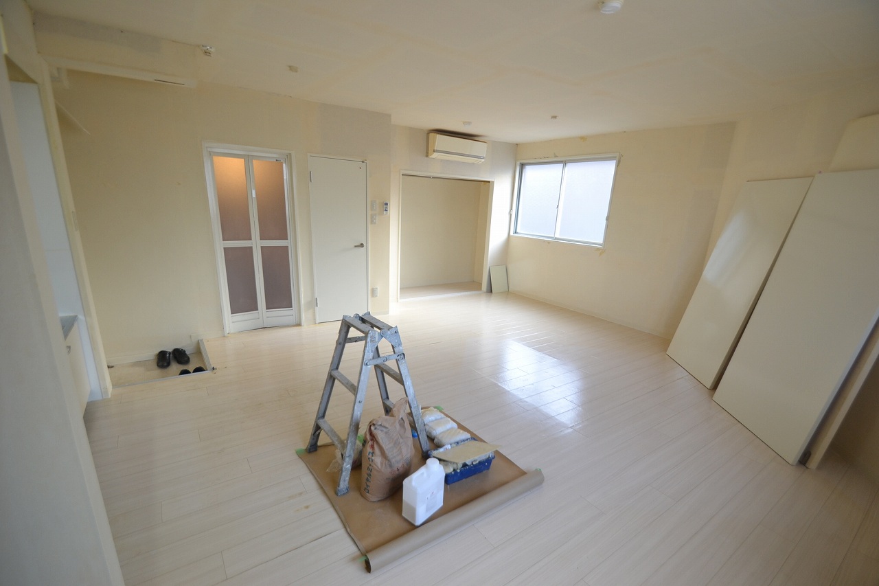 居室・リビング　窓があって明るい洋室です。