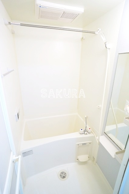 バス・シャワールーム　雨の日でも安心の浴室乾燥機付きです♪