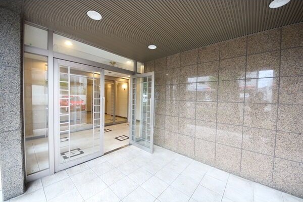 エントランス　名古屋で一番初期費用の安い賃貸専門の不動産会社です(^^)