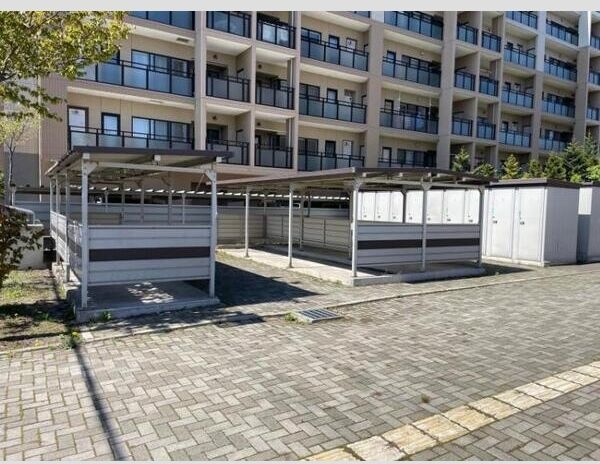 その他共有部分　屋根付き駐輪場も完備！