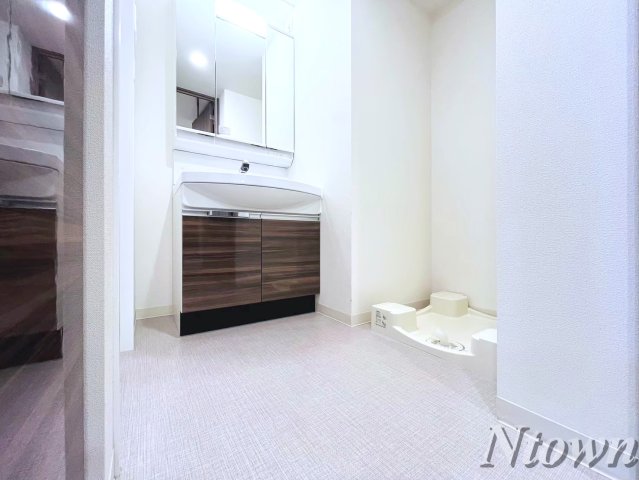 洗面設備　独立洗面台あり、毎朝おしゃれに忙しい女性の方におすすめです