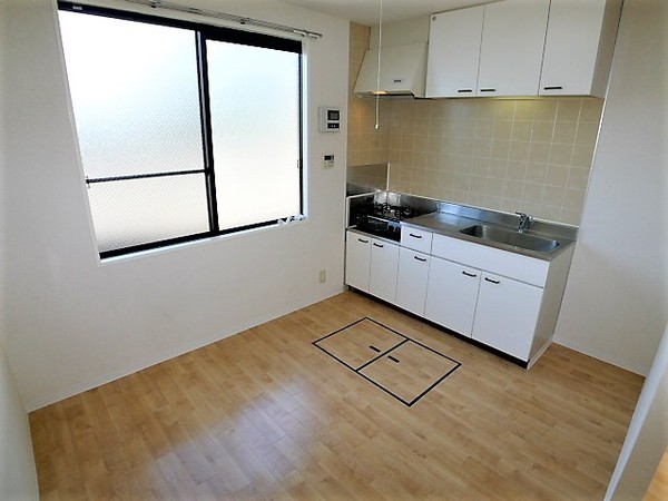 その他　★キッチンに窓あり★