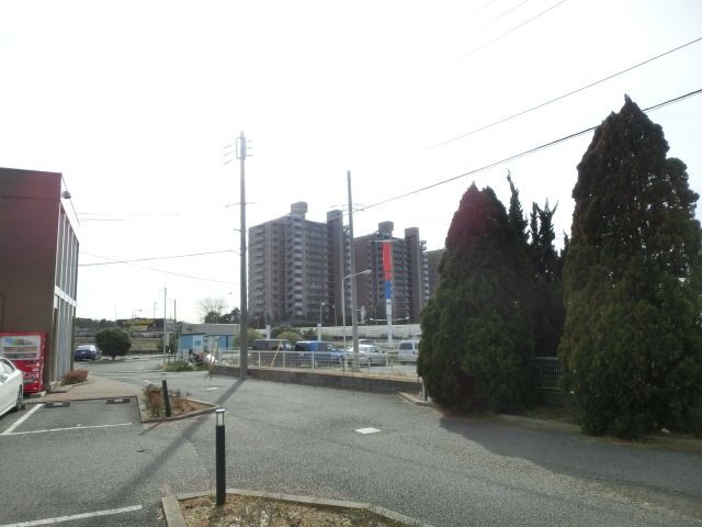 眺望　国道沿いですが緑の多い敷地です！