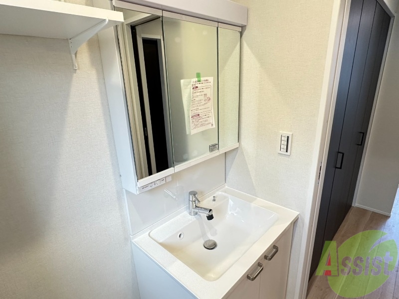 洗面設備　シャンプードレッサーなので身支度しやすそうですね。