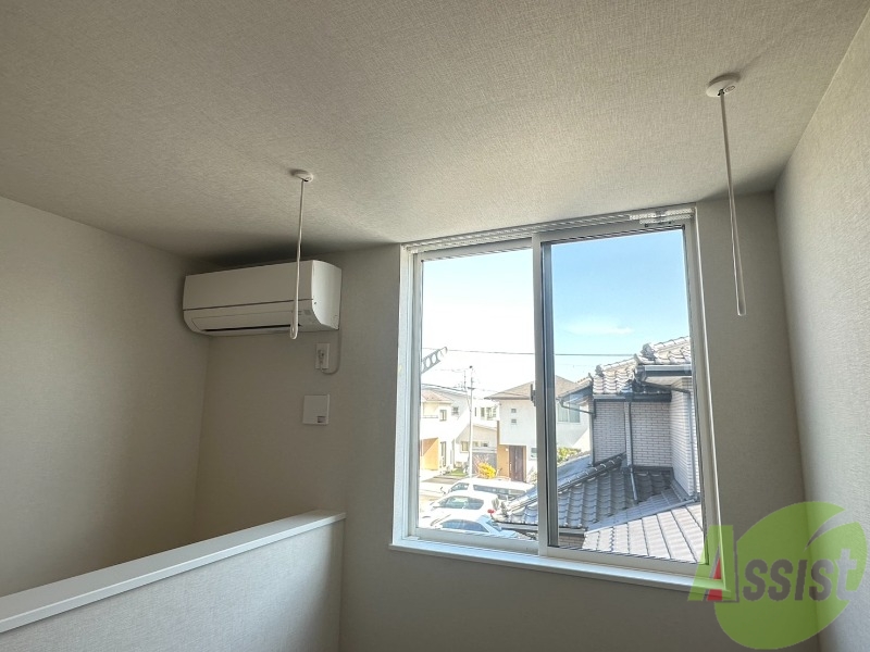 バルコニー　バルコニーはありませんが洗濯物を干すスペースはございます。