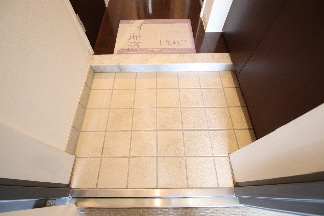 玄関　※別室の参考写真の為、現況優先です。