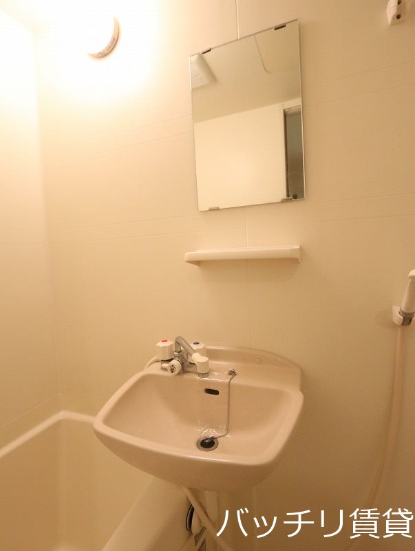 洗面設備　同型タイプの為、現状を優先いたします