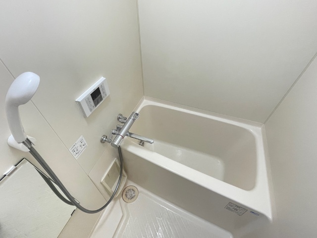 バス・シャワールーム　追炊き付きのバスルーム