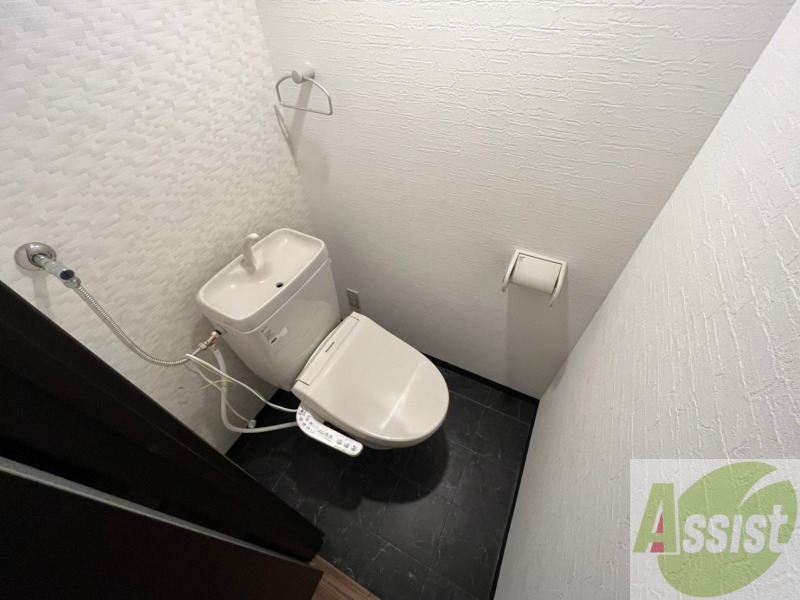 トイレ　こちらはトイレです。清潔感があり、安心して使用できます。