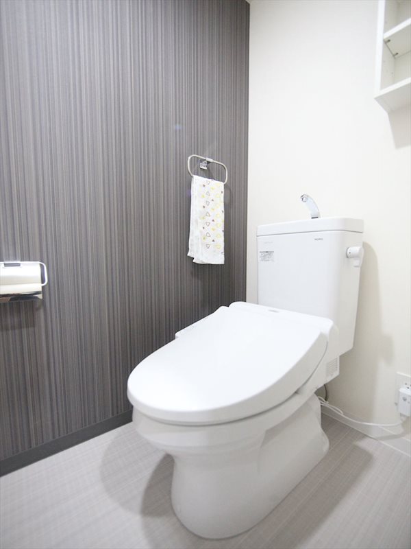 トイレ　温水洗浄暖房便座付トイレ
