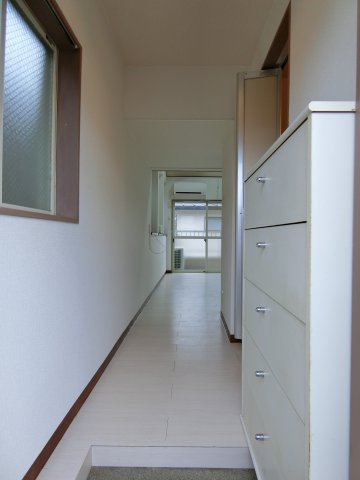 玄関　玄関入るとこんな感じ。