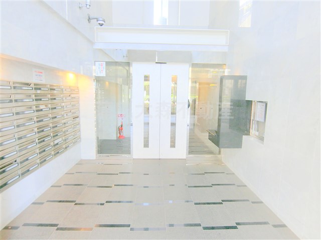 エントランス　防犯カメラTVモニター付オートロック宅配BOXメールBOX