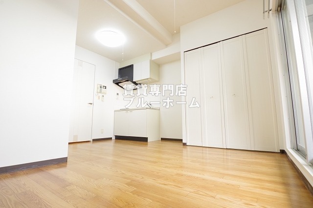 その他部屋・スペース　別角度からの洋室です！