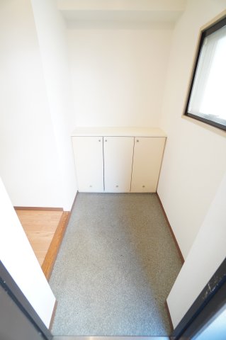 玄関　※同物件・同タイプの写真です。